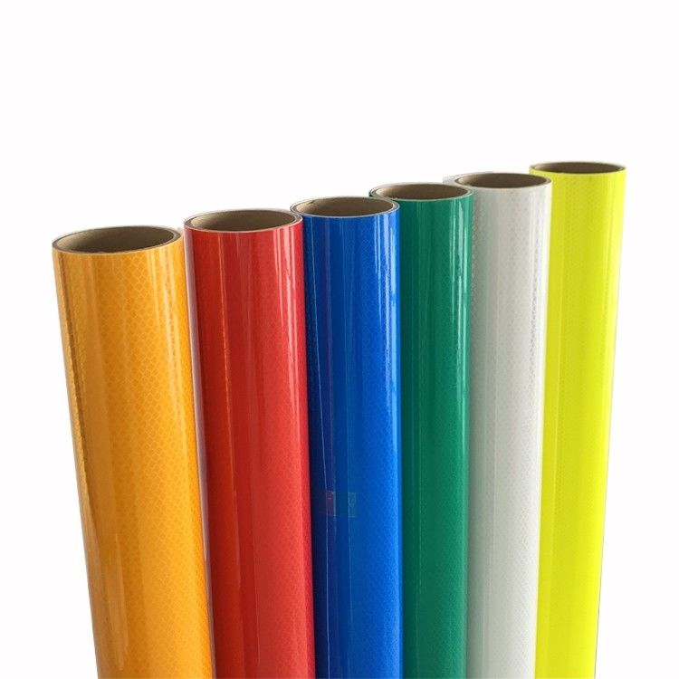Des feuilles de vinyle réfléchissantes prismatiques de qualité diamantée en rouleau blanc jaune rouge vert bleu fluorescent