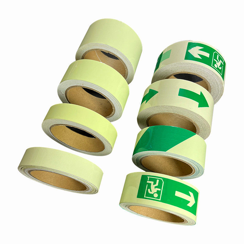 Tape de sécurité auto-adhésive en PVC en forme de flèche, lumineuse dans l'obscurité pour le marquage de scène