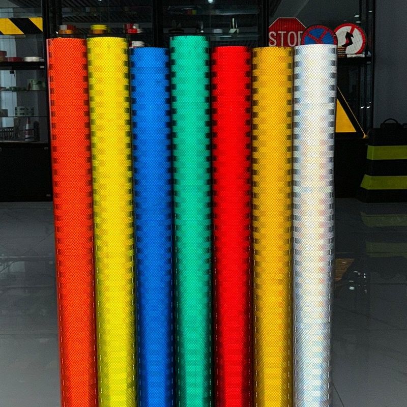 Plaque de tambour réfléchissante prismatique flexible à haute intensité pour les panneaux de contrôle routier LZT9601