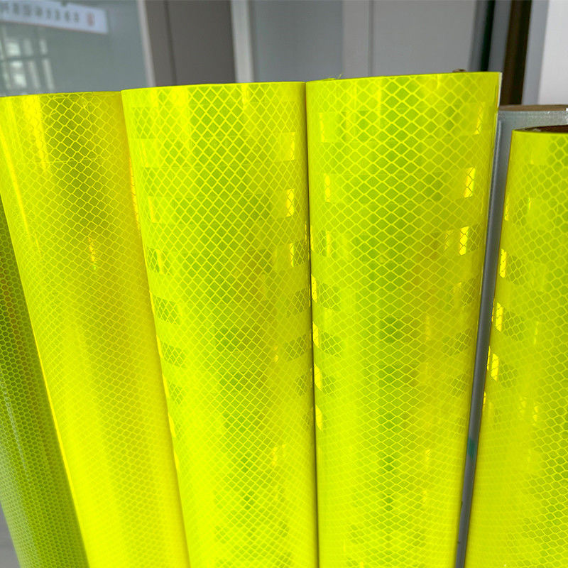 Fluorescent Jaune Vert Signe rigide Feuille réfléchissante haute intensité Prismatique avec visibilité 24 heures