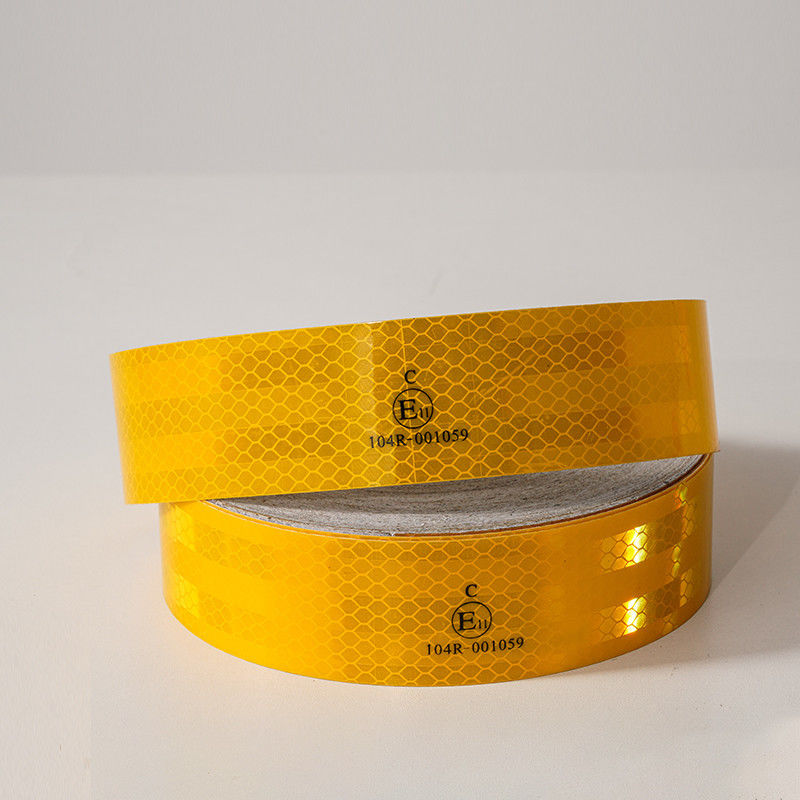 Tape réfléchissante pour camions