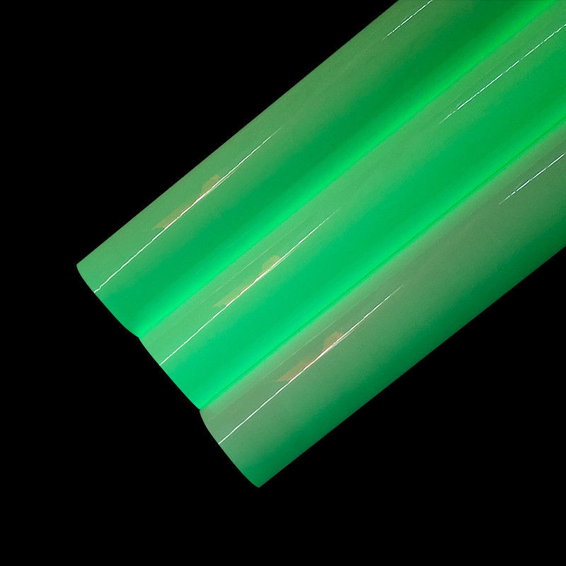 Ruban adhésif photoluminescent phosphorescent pour marquages de sécurité publique