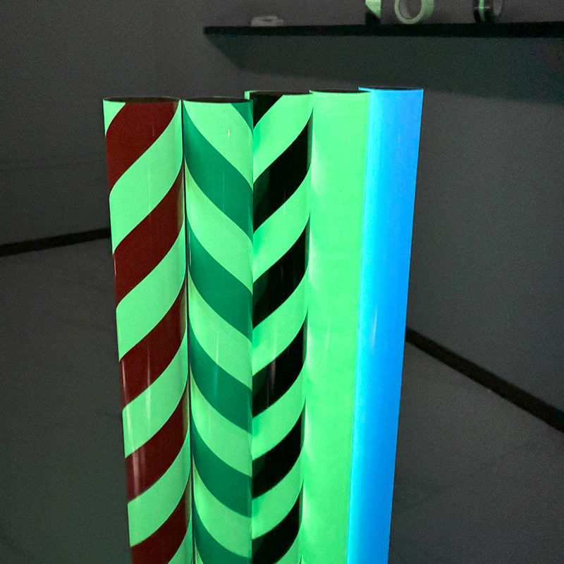 Pvc autoadhésif photoluminescent imprimable lumineux luminescent lumineux dans le film sombre pour la décoration