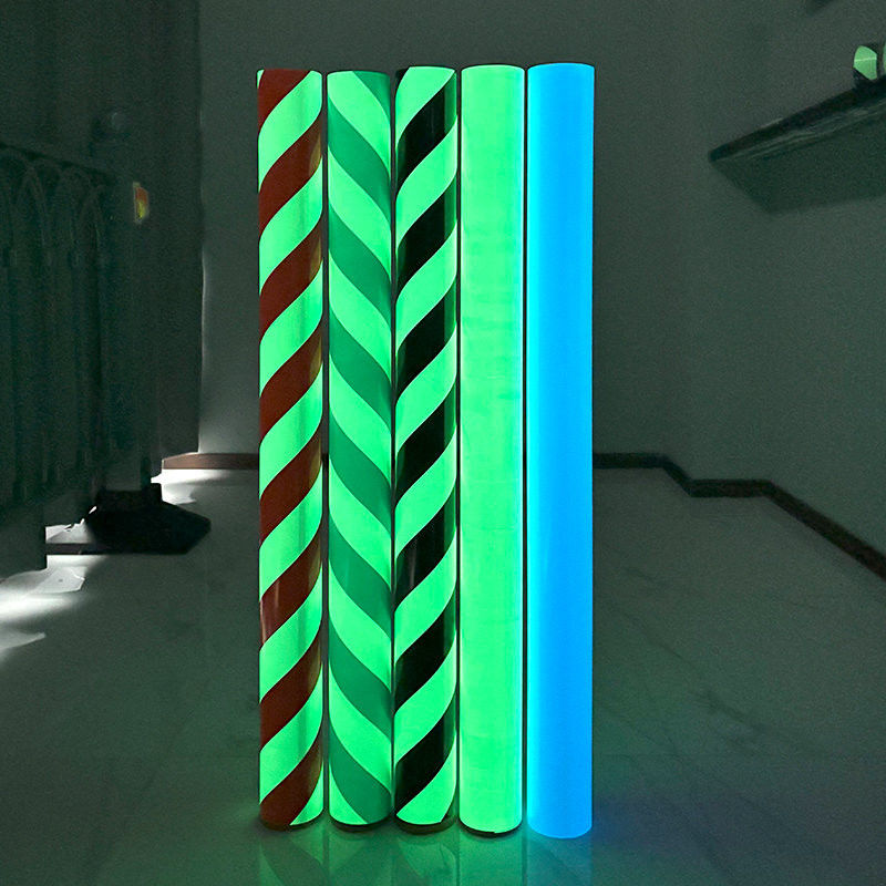 Lumière de nuit photoluminescente verte dans le film de vinyle sombre pour la décoration