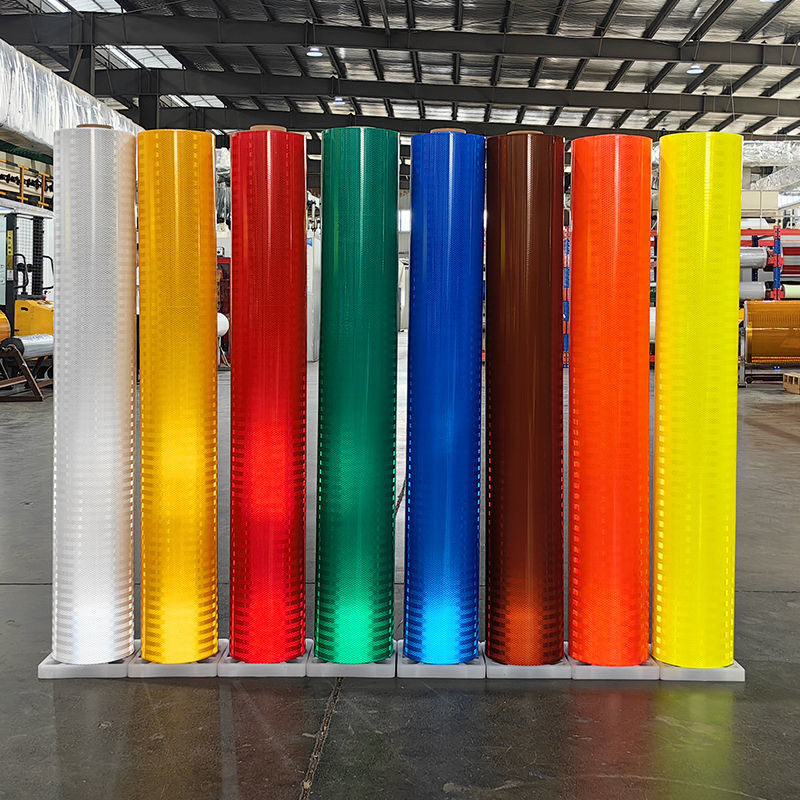 Plaque de tambour réfléchissante prismatique flexible à haute intensité pour les panneaux de contrôle routier LZT9601