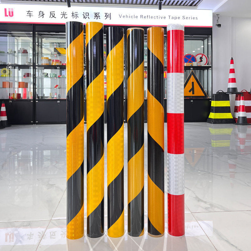 Choix flexible L'étagère réfléchissante prismatique avec des bandes jaunes et noires pour les bandes d'avertissement