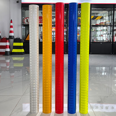 Bon prix Plaque réfléchissante prismatique vinyle prismatique haute intensité pour les panneaux de signalisation en ligne