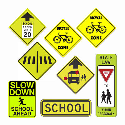 Bon prix Piéton Bicicle Traverser en avant Zone scolaire Signes de sécurité rétroréfléchissants 1mm/2mm/3mm en ligne