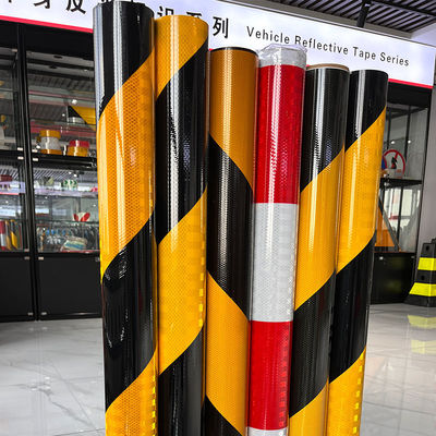Bon prix Feuille réfléchissante prismatique rayée jaune et noir personnalisée pour l'avertissement de sécurité routière en ligne