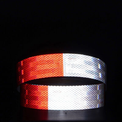Bon prix Ruban de marquage de sécurité rouge et blanc d'une durée de vie de 10 ans avec technologie micro-prismatique réfléchissante pour véhicules en ligne